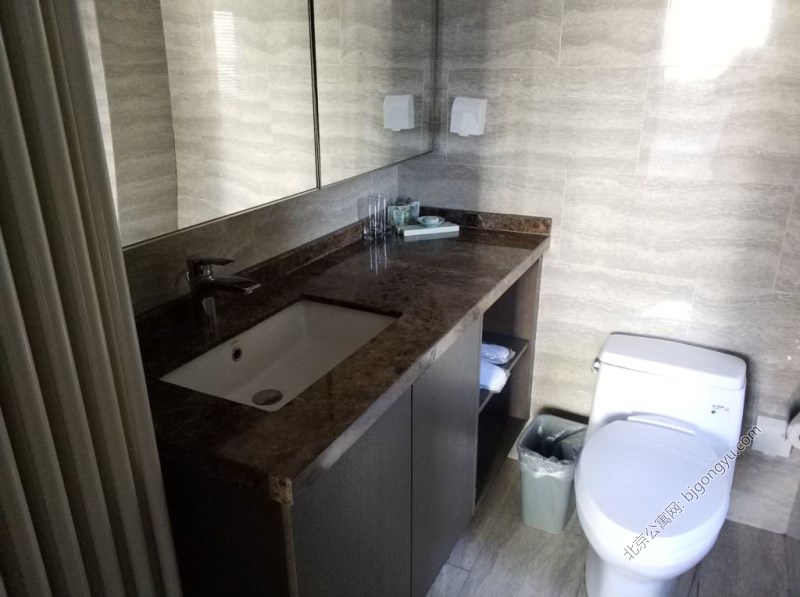 国贸世纪公寓盥洗室